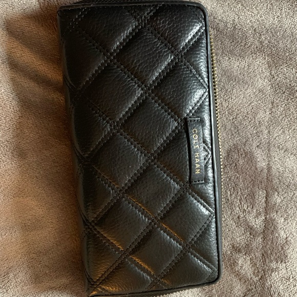 Cole Haan black leather zip around wallet - Picture 2 of 8